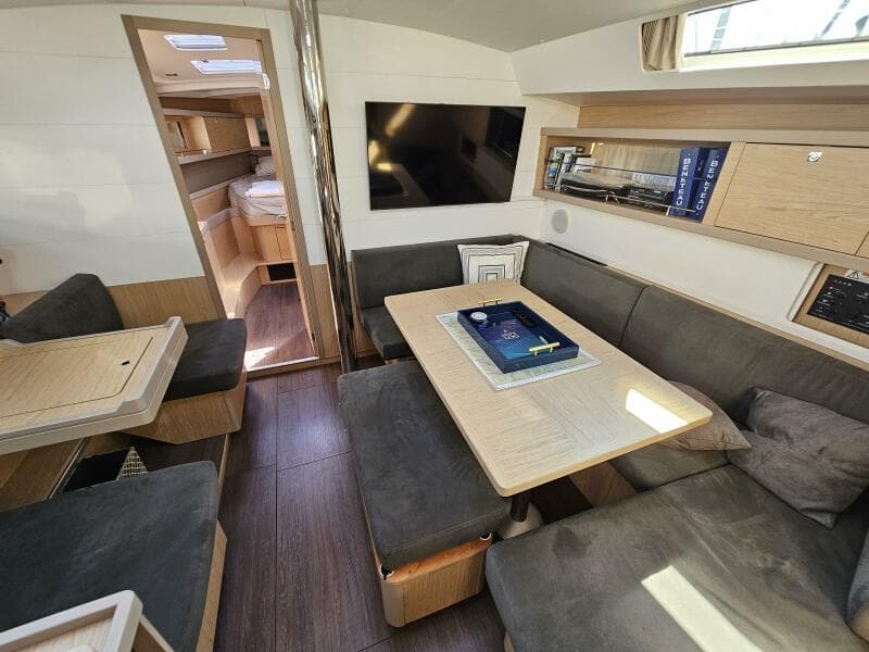2017 Beneteau Oceanis 45 - Salon