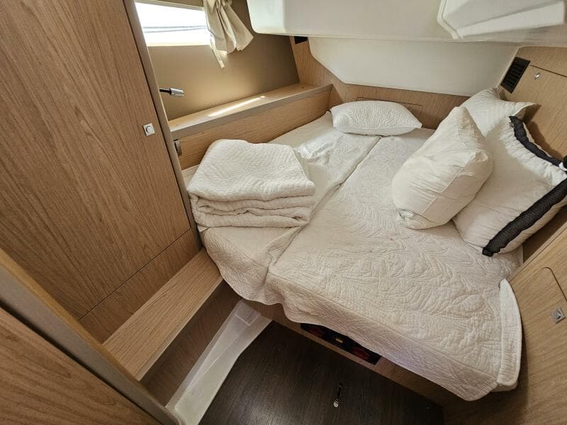 2017 Beneteau Oceanis 45 - Guest Cabin