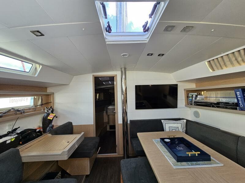 2017 Beneteau Oceanis 45 - Salon Fwd