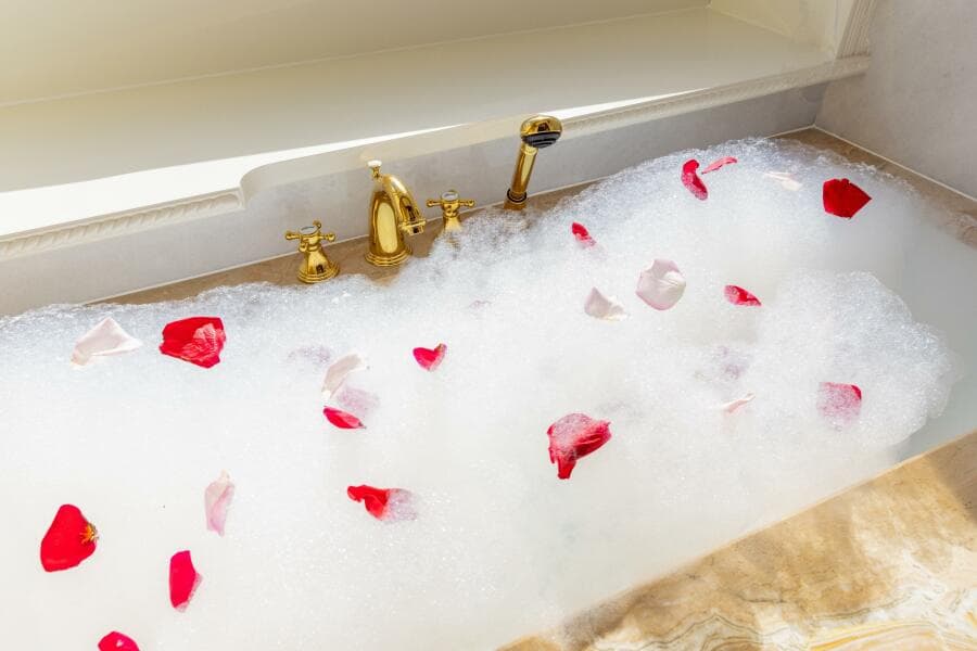 Main Deck Master Ensuite Tub