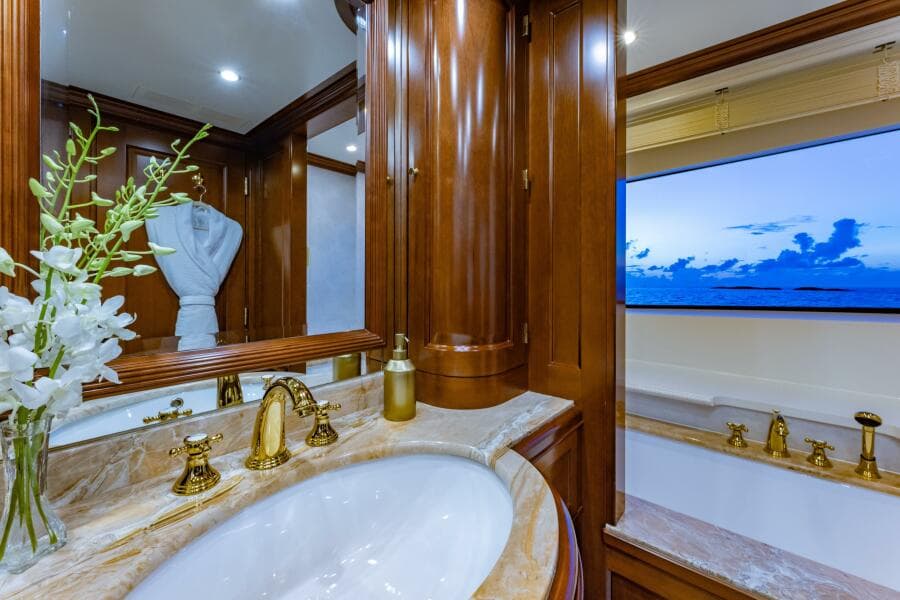 Main Deck Master Ensuite