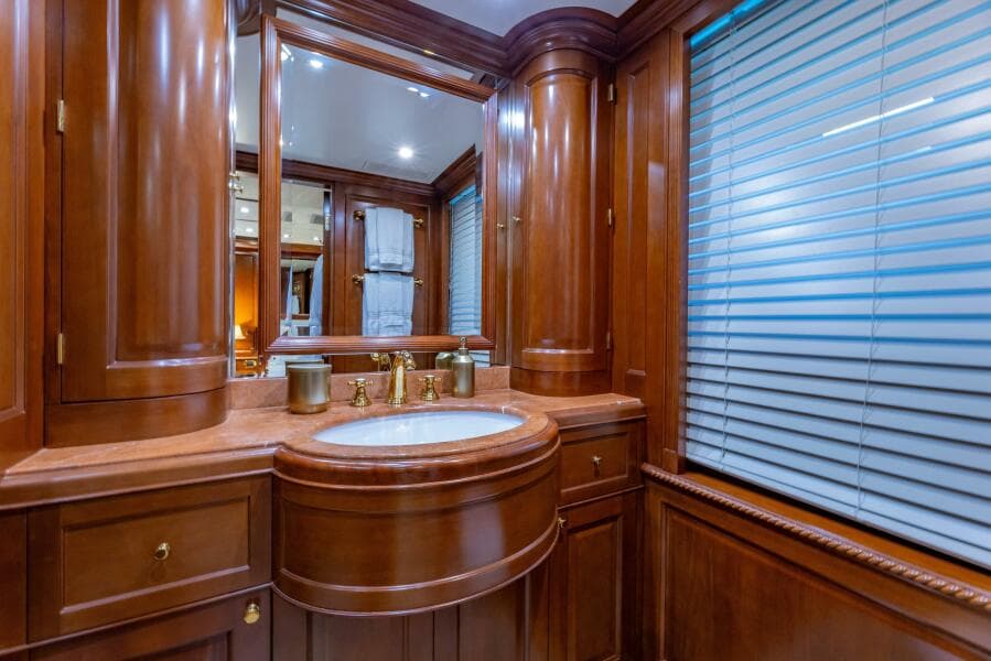 Lower Deck Starboard Twin Ensuite