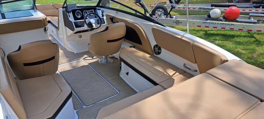 2019 Sea Ray SPX 230 OB