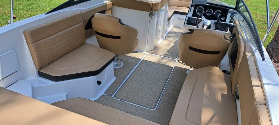 2019 Sea Ray SPX 230 OB