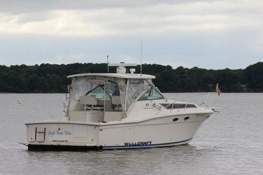 33' Wellcraft starboard aft profile1
