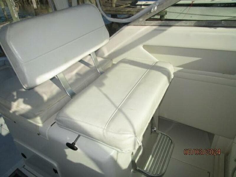 33' Wellcraft mate benchseat