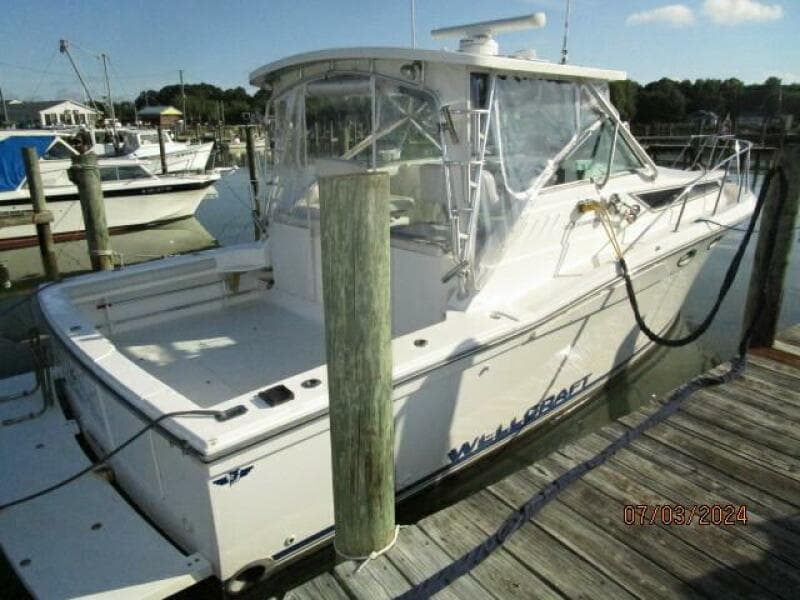 33' Wellcraft starboard aft profile2