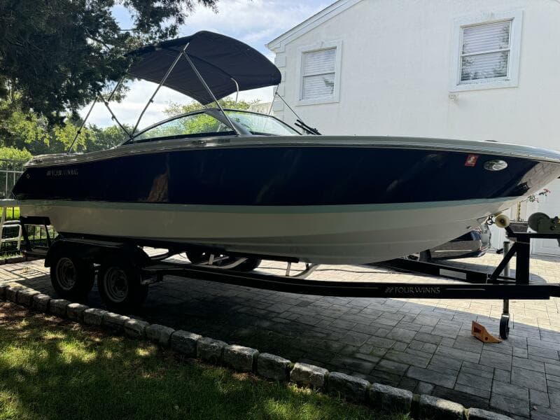 2019 Four Winns H230