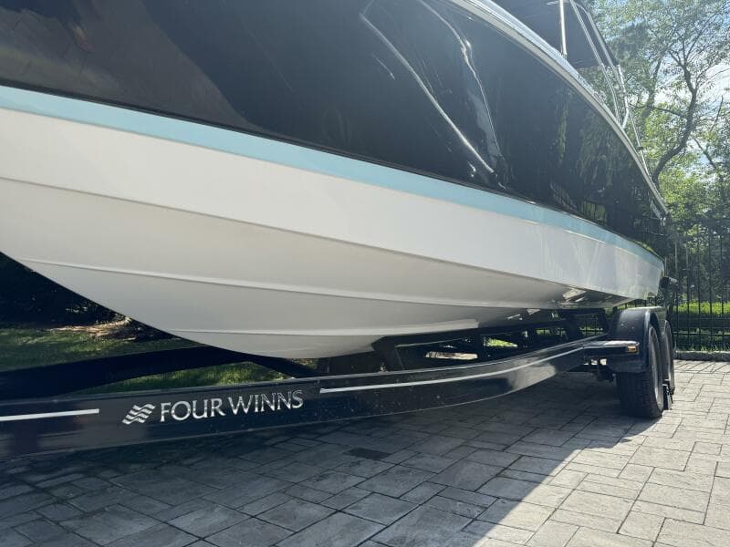 2019 Four Winns H230