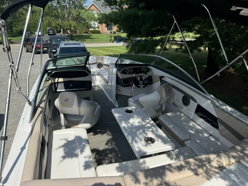 2019 Four Winns H230