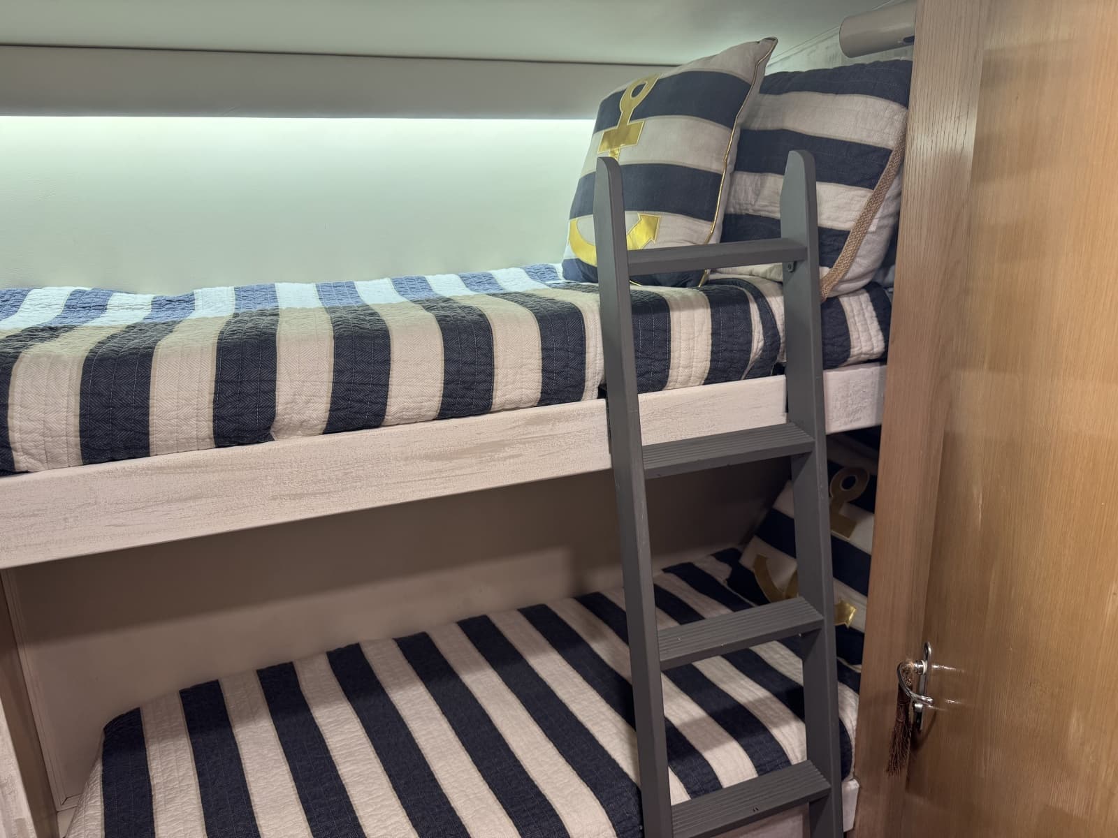 1994 Hatteras 54 Yacht