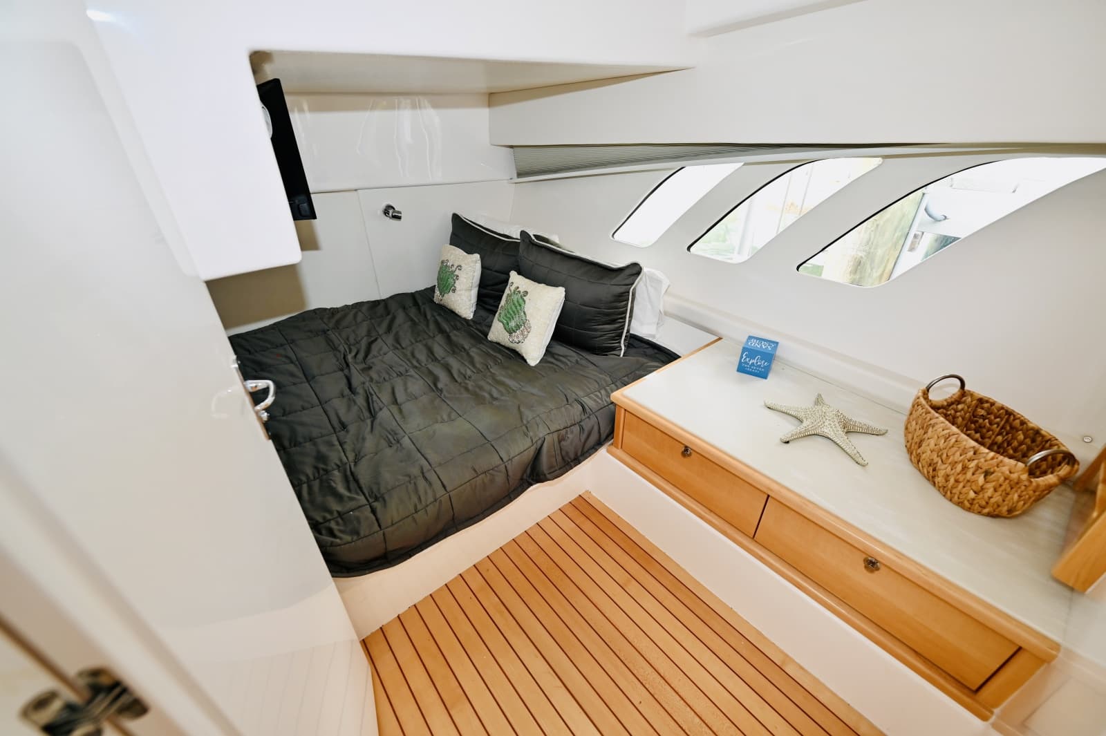 2019 Intrepid 475 Sport Yacht