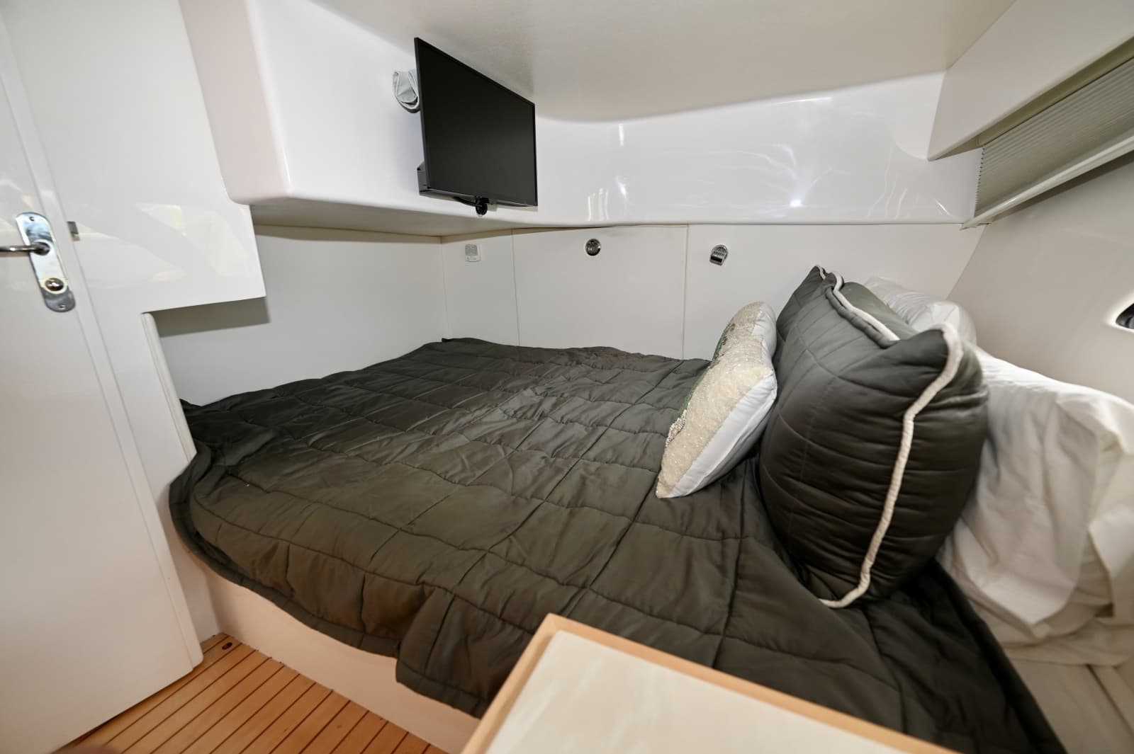 2019 Intrepid 475 Sport Yacht