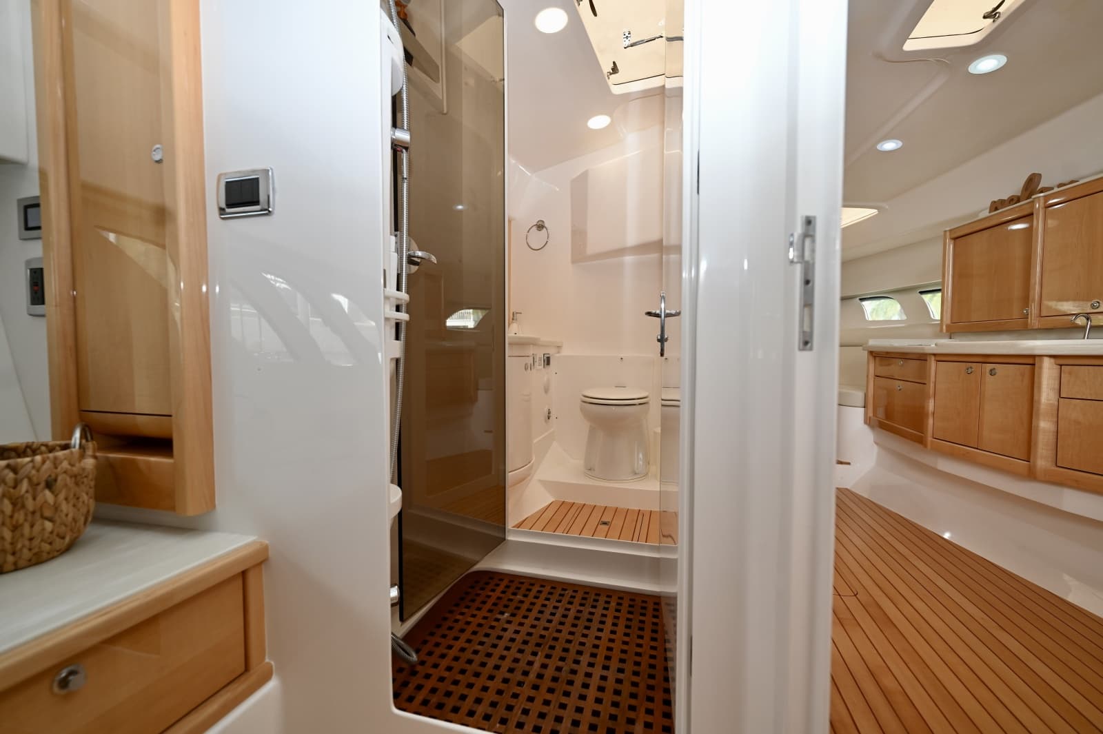 2019 Intrepid 475 Sport Yacht