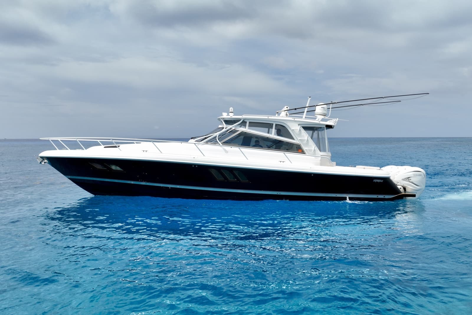 2019 Intrepid 475 Sport Yacht