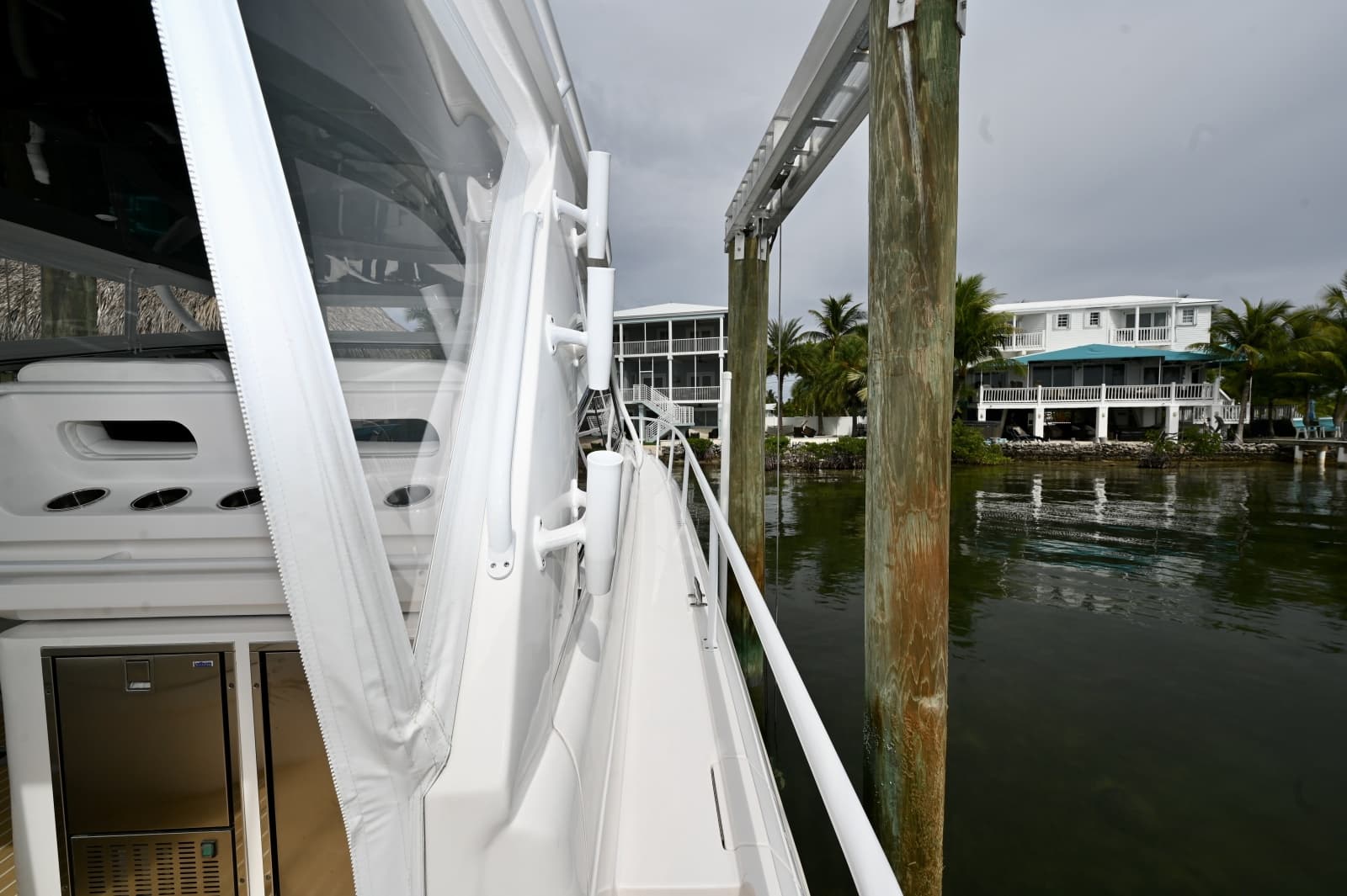 2019 Intrepid 475 Sport Yacht