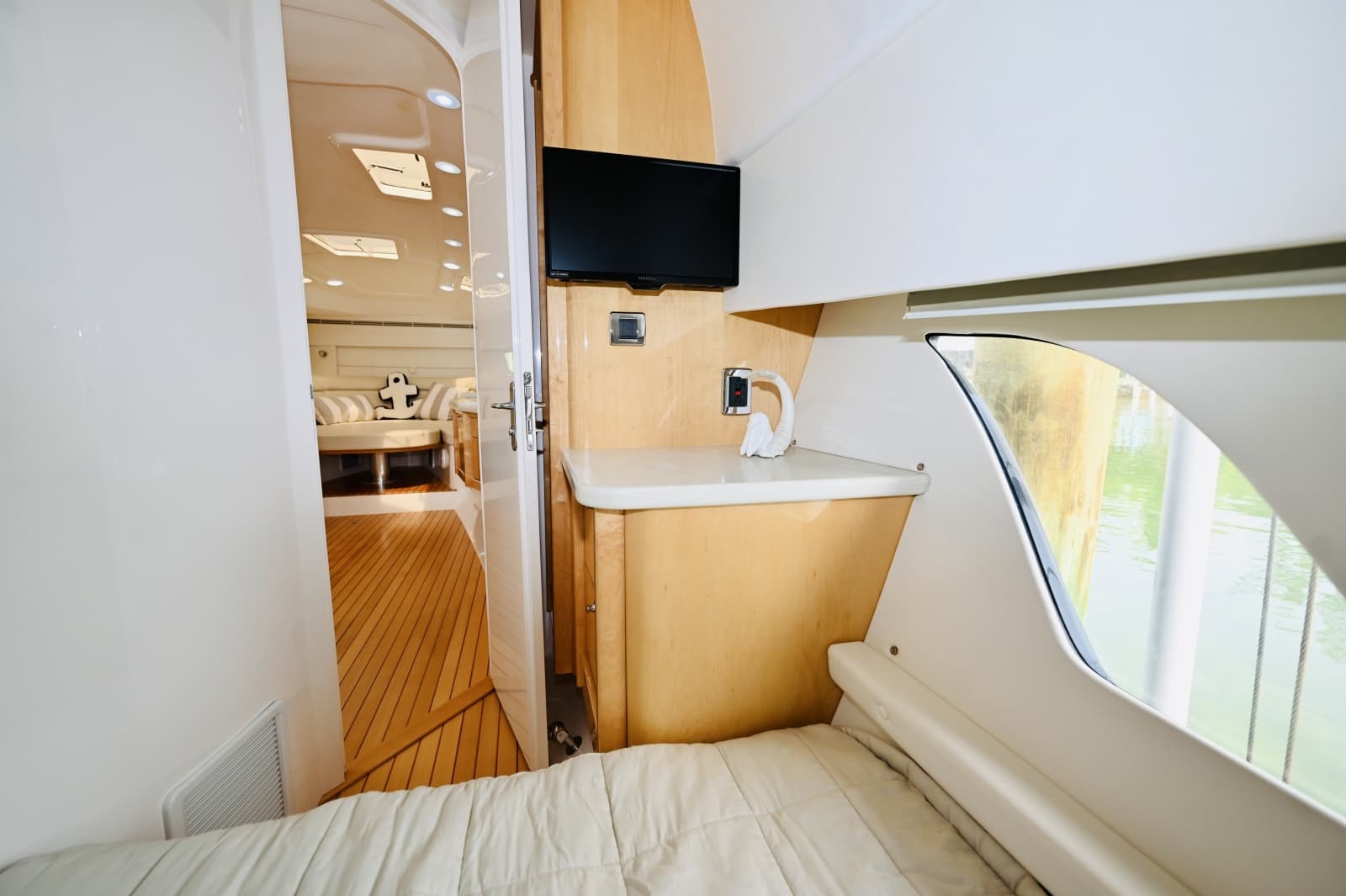 2019 Intrepid 475 Sport Yacht
