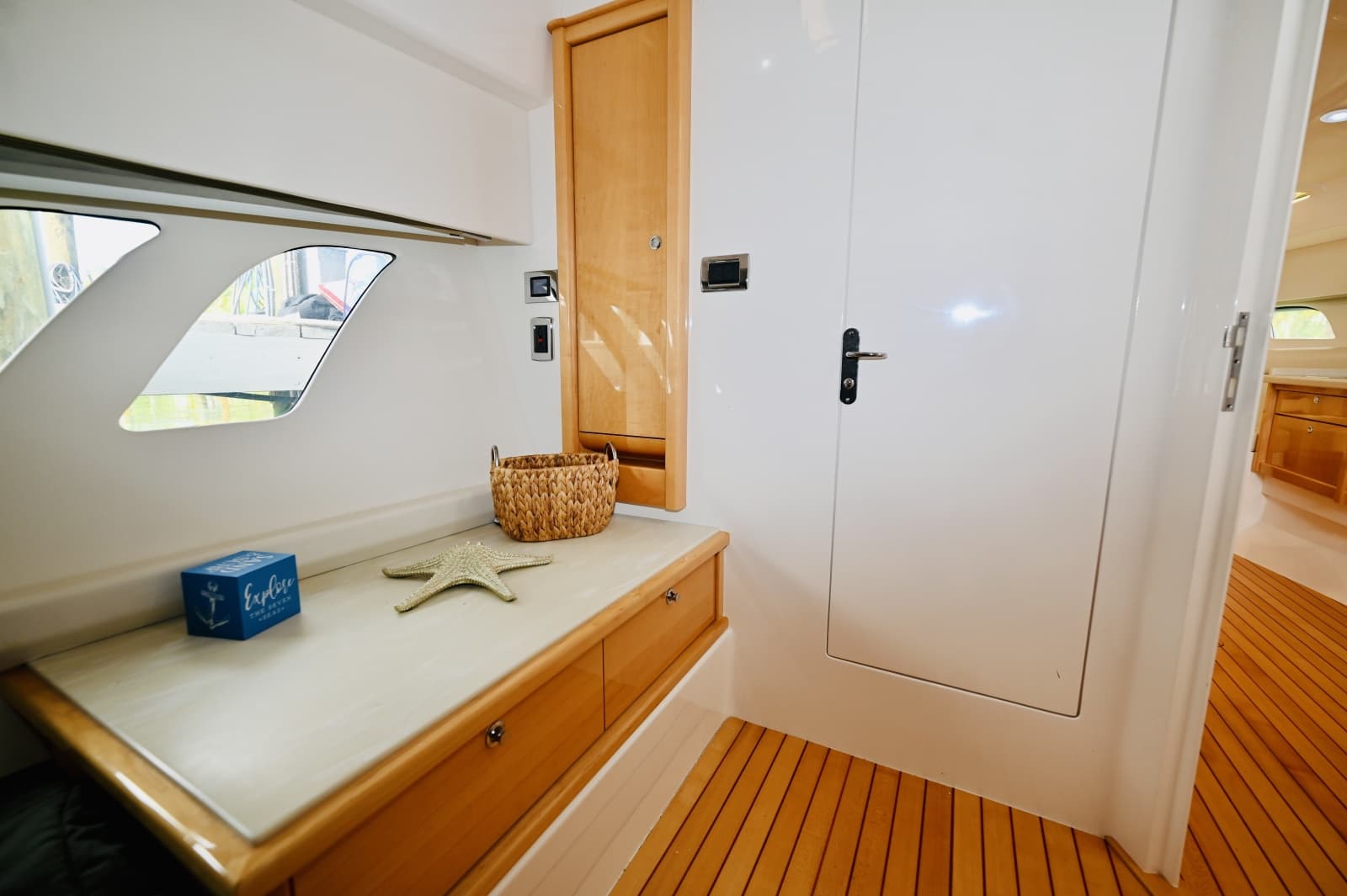 2019 Intrepid 475 Sport Yacht