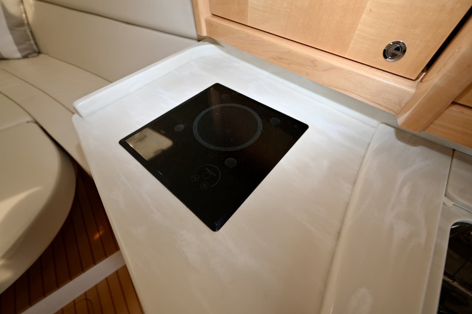 2019 Intrepid 475 Sport Yacht