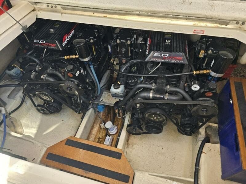 1999 Maxum 3000 SCR