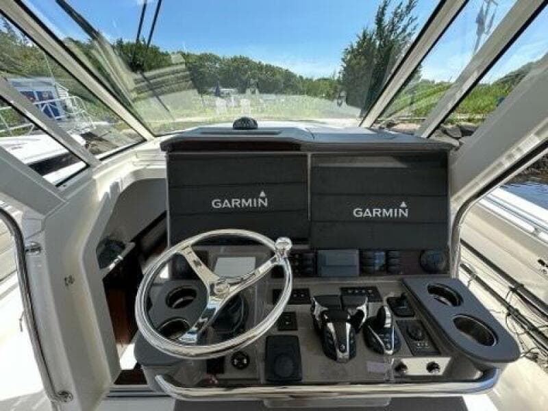 2021 Pursuit 428 Sport