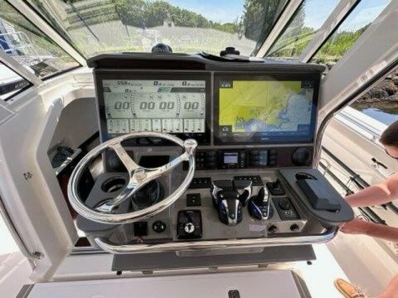 2021 Pursuit 428 Sport
