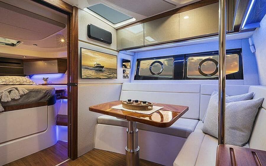 2021 Boston Whaler 405 Conquest