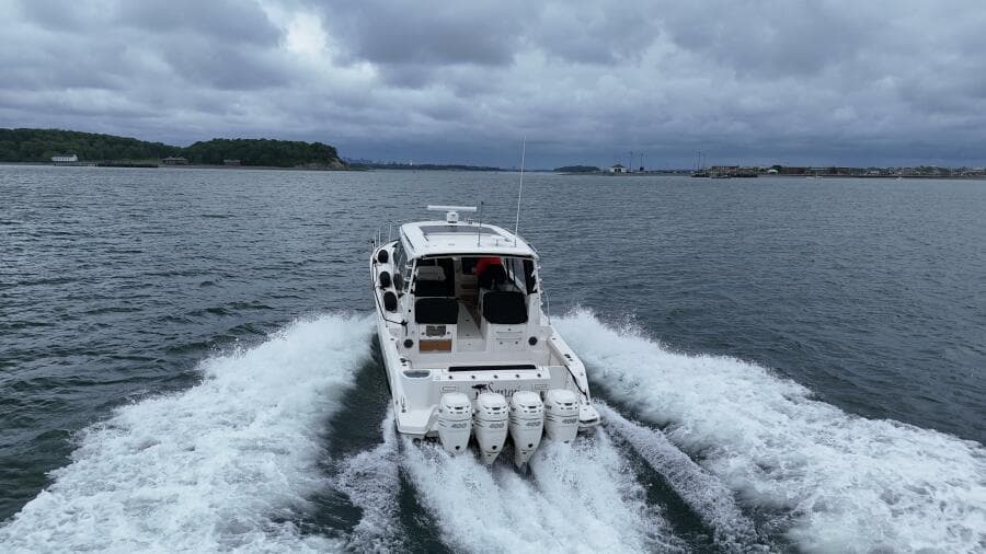 2021 Boston Whaler 405 Conquest