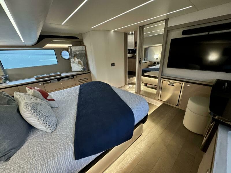 2023 Absolute 52 Navetta