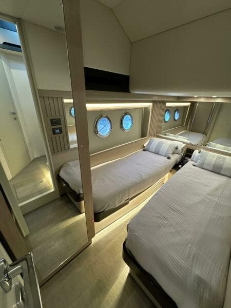 2023 Absolute 52 Navetta