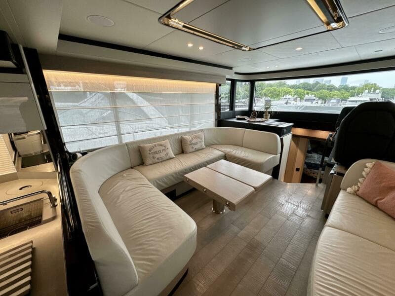 2023 Absolute 52 Navetta