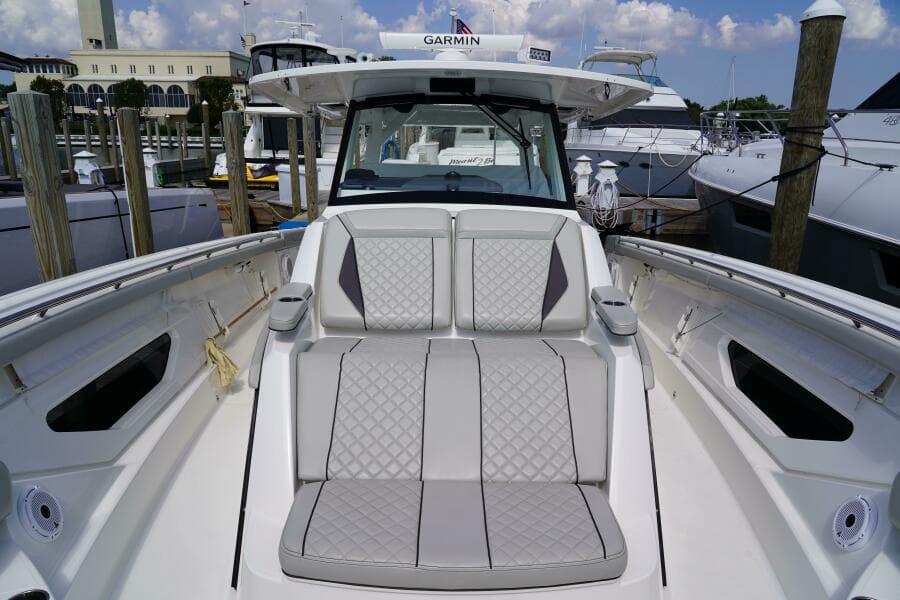 2022 Pursuit 428