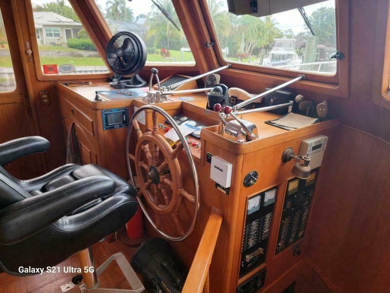 1987 Marine Trader Wide Body