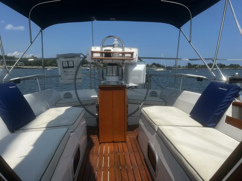 Helm W Bench Seats