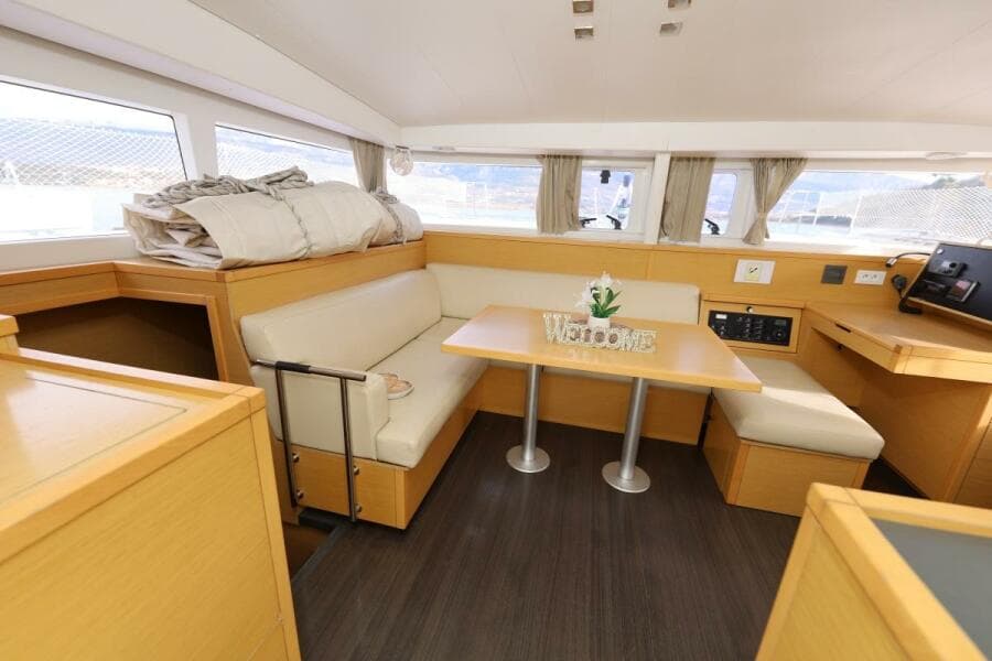 2014-lagoon-400-s2-sail-7245175-20240424055936349-1_XLARGE.jpg