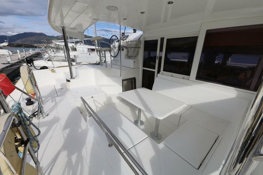 2014-lagoon-400-s2-sail-7245175-20240424055930390-1_XLARGE.jpg