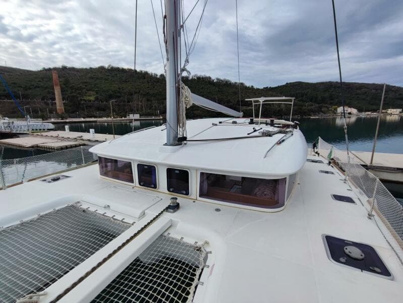 2014-lagoon-400-s2-sail-7245175-20240424055737061-1_XLARGE.jpg