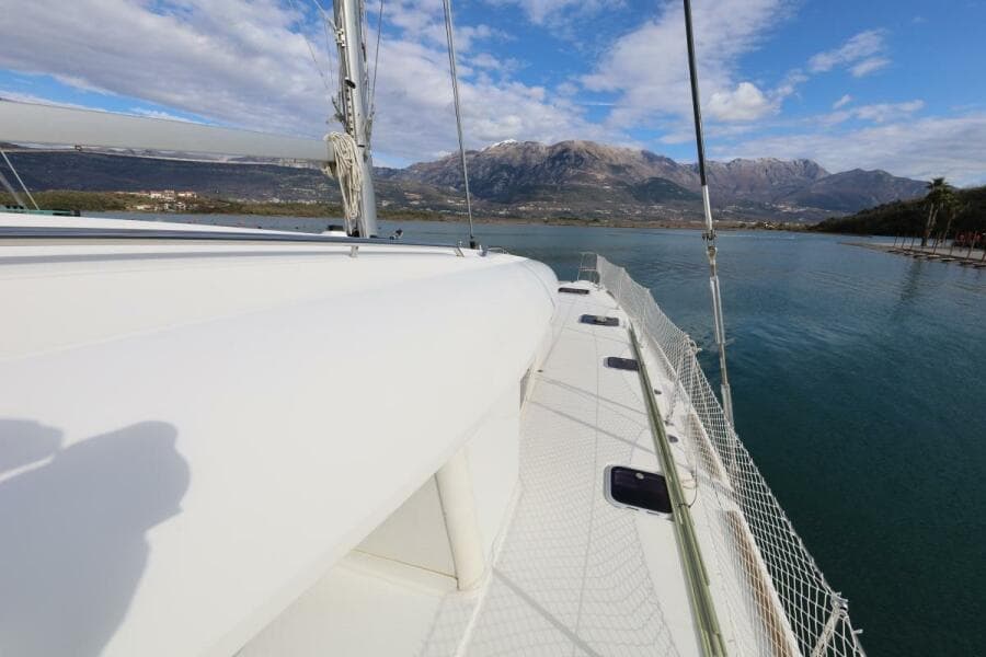 2014-lagoon-400-s2-sail-7245175-20240424055924174-1_XLARGE.jpg