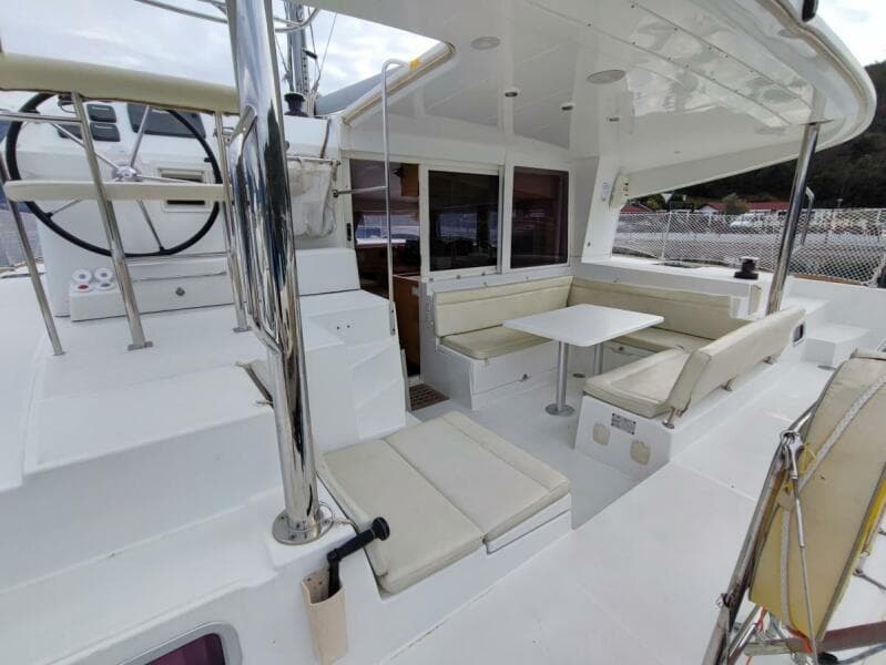 2014-lagoon-400-s2-sail-7245175-20240424060023590-1_XLARGE.jpg