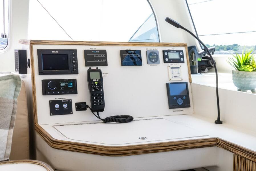 2022-custom-current-marine-46-sail-9431982-20240628080135817-1_XLARGE.jpg