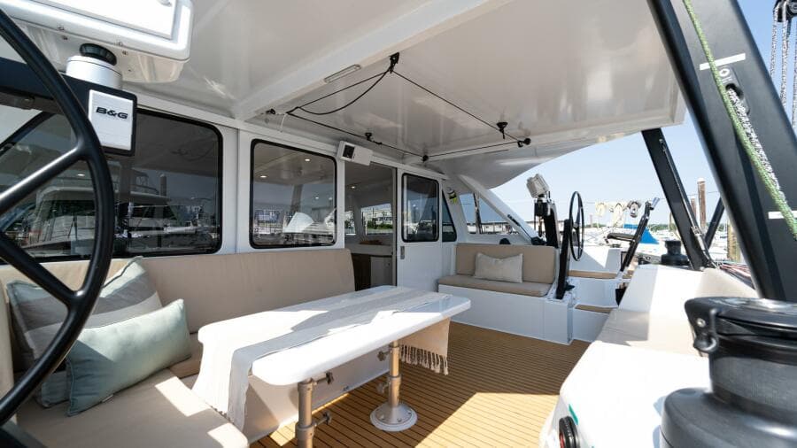 2022-custom-current-marine-46-sail-9431982-20240628080309029-1_XLARGE.jpg