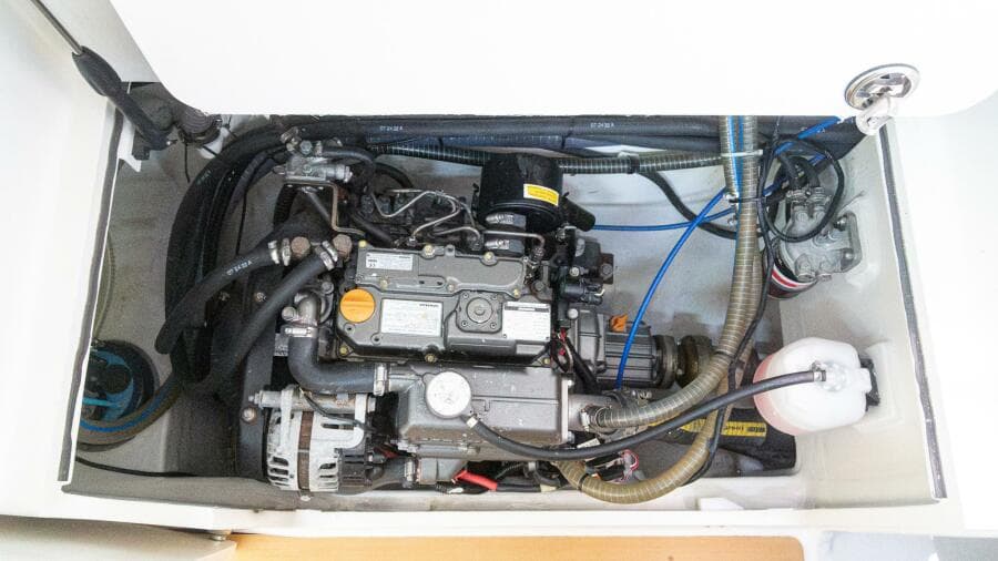 2022-custom-current-marine-46-sail-9431982-20240628080137993-1_XLARGE.jpg