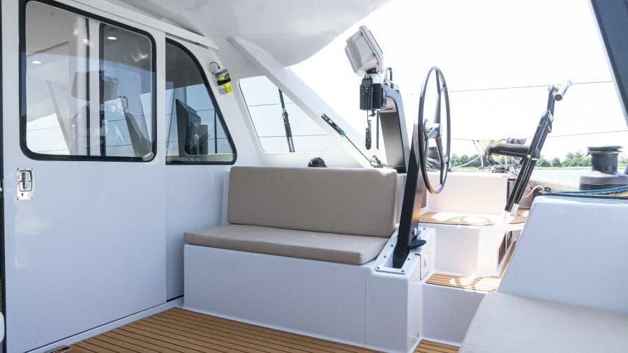 2022-custom-current-marine-46-sail-9431982-20240628080217816-1_XLARGE.jpg