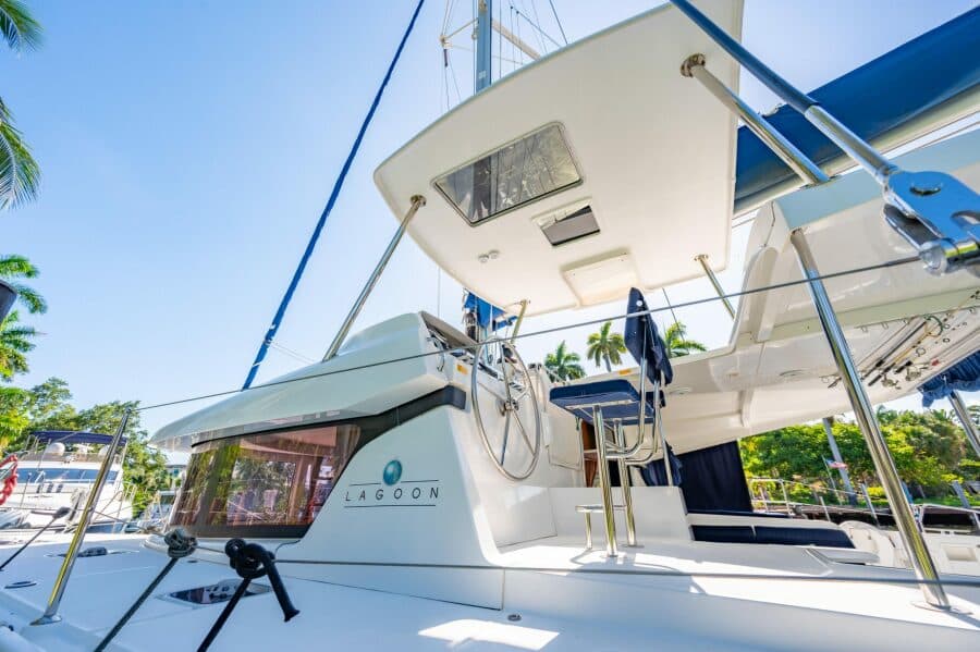 2017-lagoon-42-sail-9266525-20240729134434283-1_XLARGE.jpg
