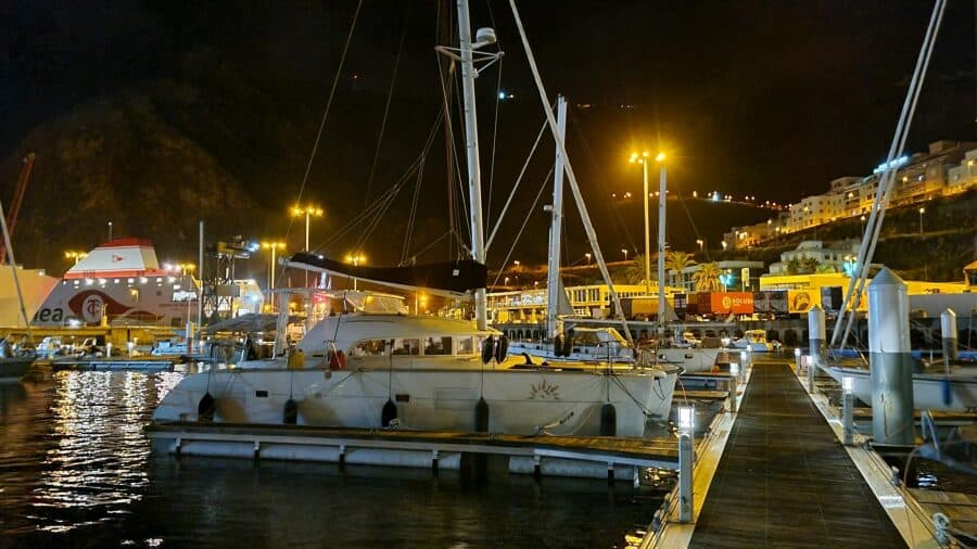 2011-lagoon-380-sail-9376262-20240503050402599-1_XLARGE.jpg