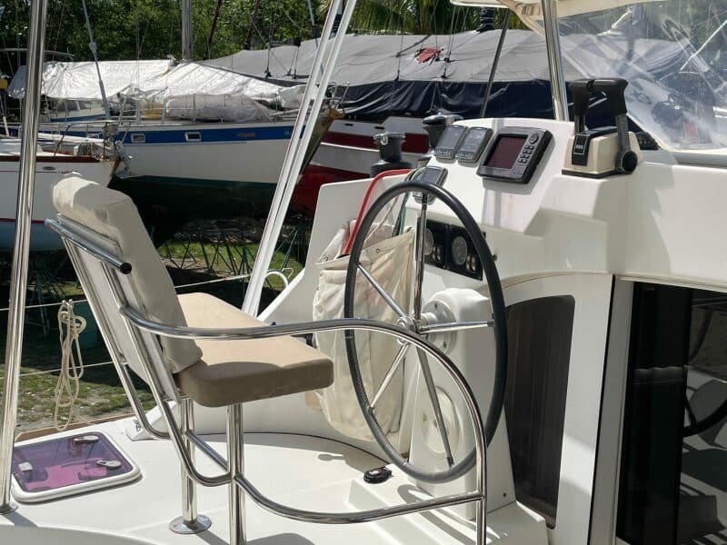 2011-lagoon-380-sail-9376262-20240503050900035-1_XLARGE.jpg