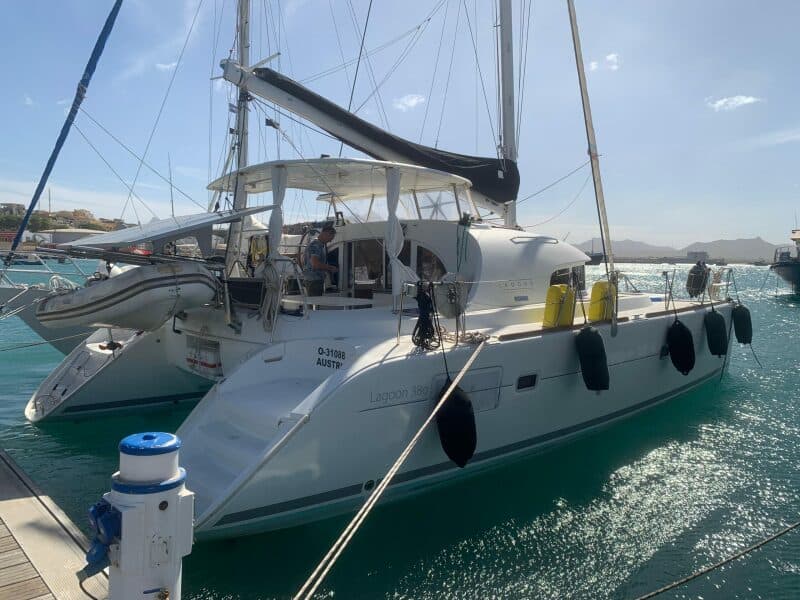 2011-lagoon-380-sail-9376262-20240503051328090-1_XLARGE.jpg