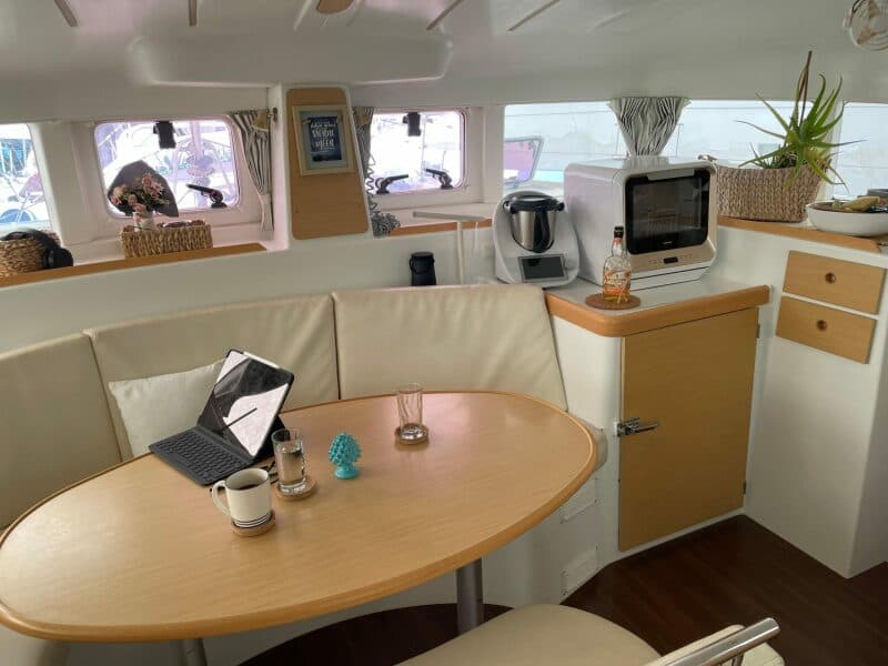2011-lagoon-380-sail-9376262-20240504042527005-1_XLARGE.jpg