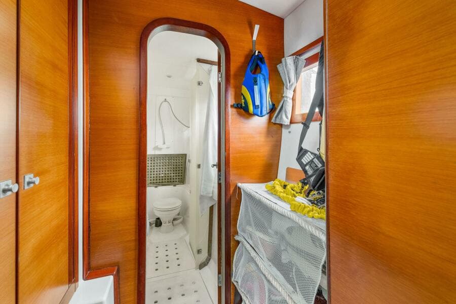 2009-catana-42-owners-version-sail-9421493-20240613121141383-1_XLARGE.jpg