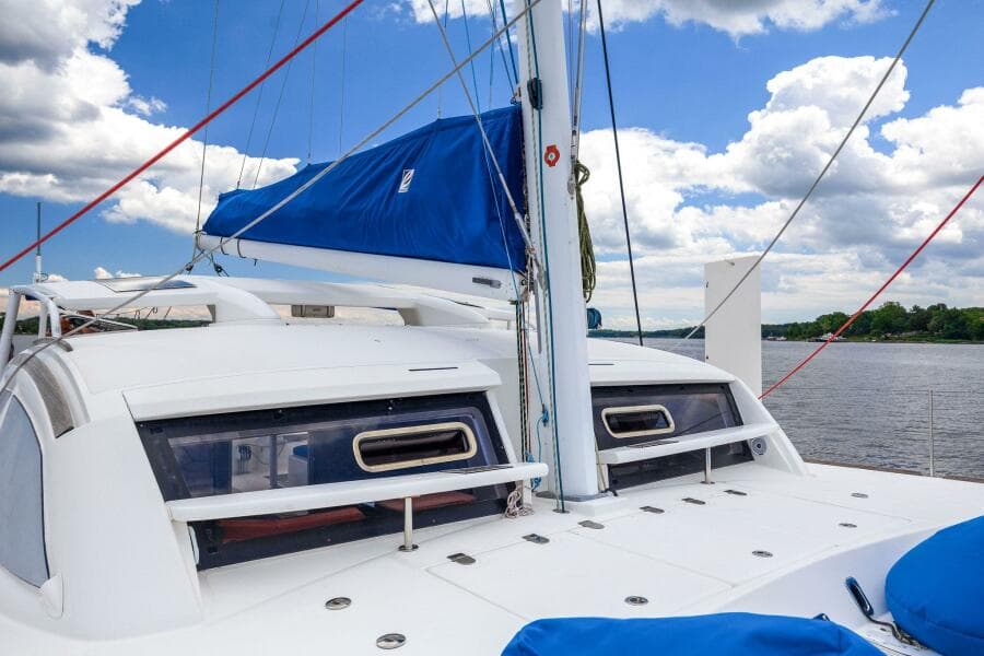 2009-catana-42-owners-version-sail-9421493-20240613120859544-1_XLARGE.jpg